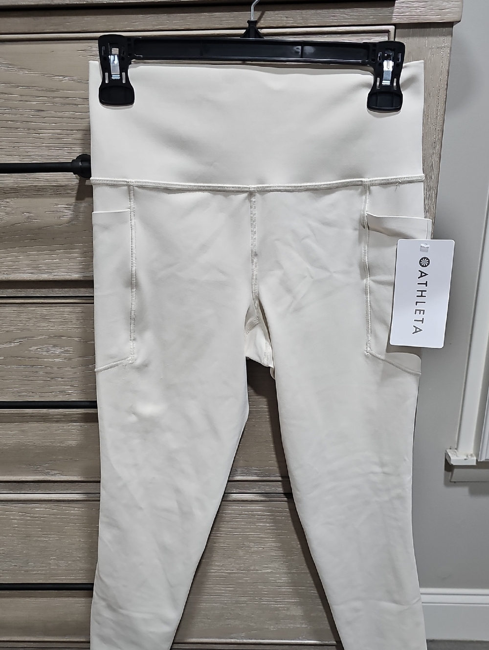 Athleta Cream Salutation Stash 7/8 Leggings with Side Pockets